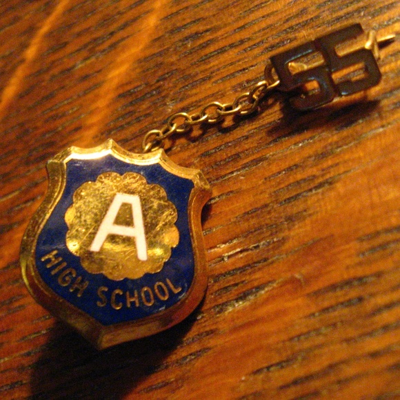 🎓 High School "A" Vintage 1955 Alumni Graduate Pin - Picture 2 of 4